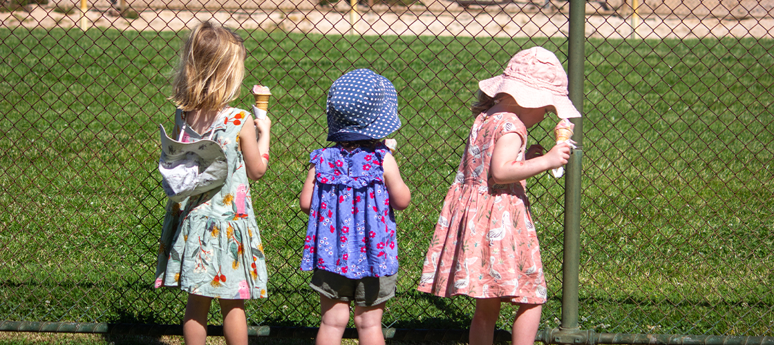 Girls with Icecream - Oakbank